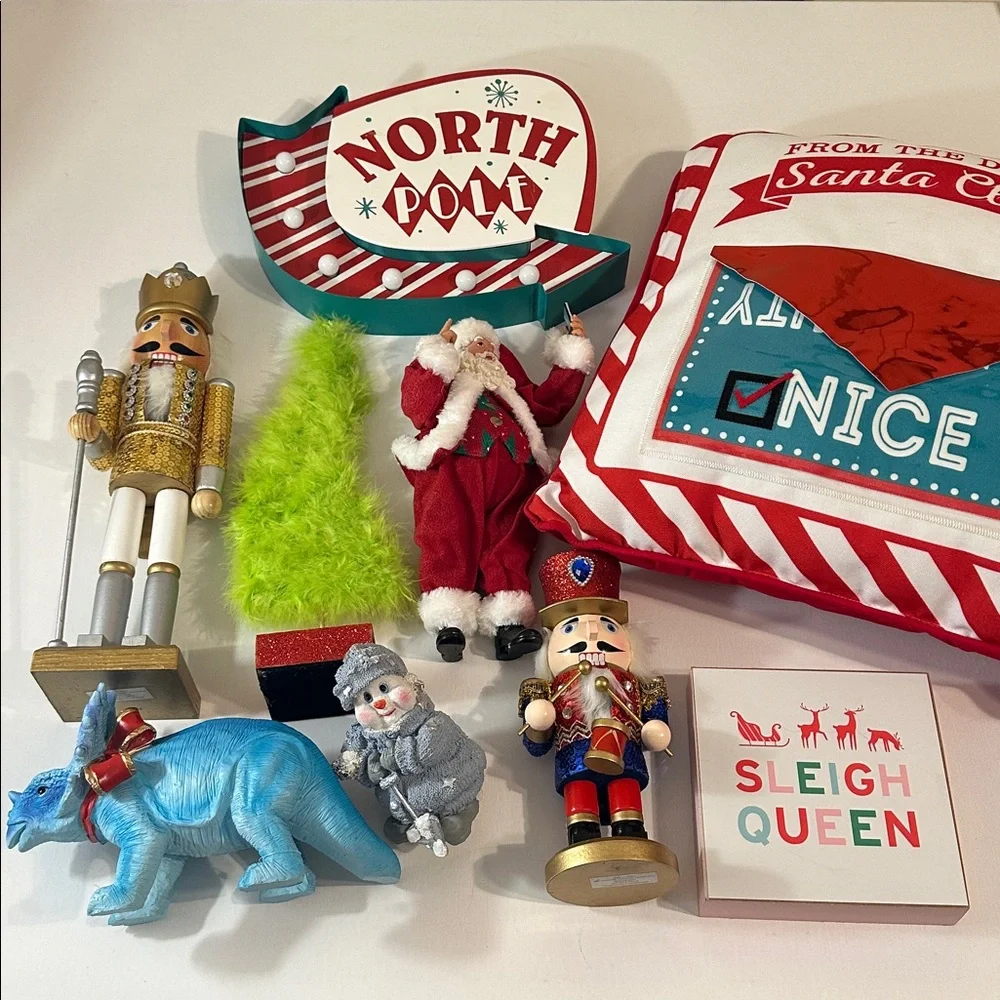 LOT OF CHRISTMAS DECORATIONS! 9 ITEMS!